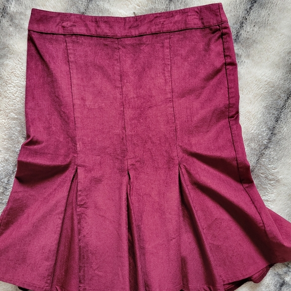 BUNDLE Benetton Skirt- Corduroy, Light Jersey- Top from Cable & Gauge BUNDLE - Picture 2 of 8